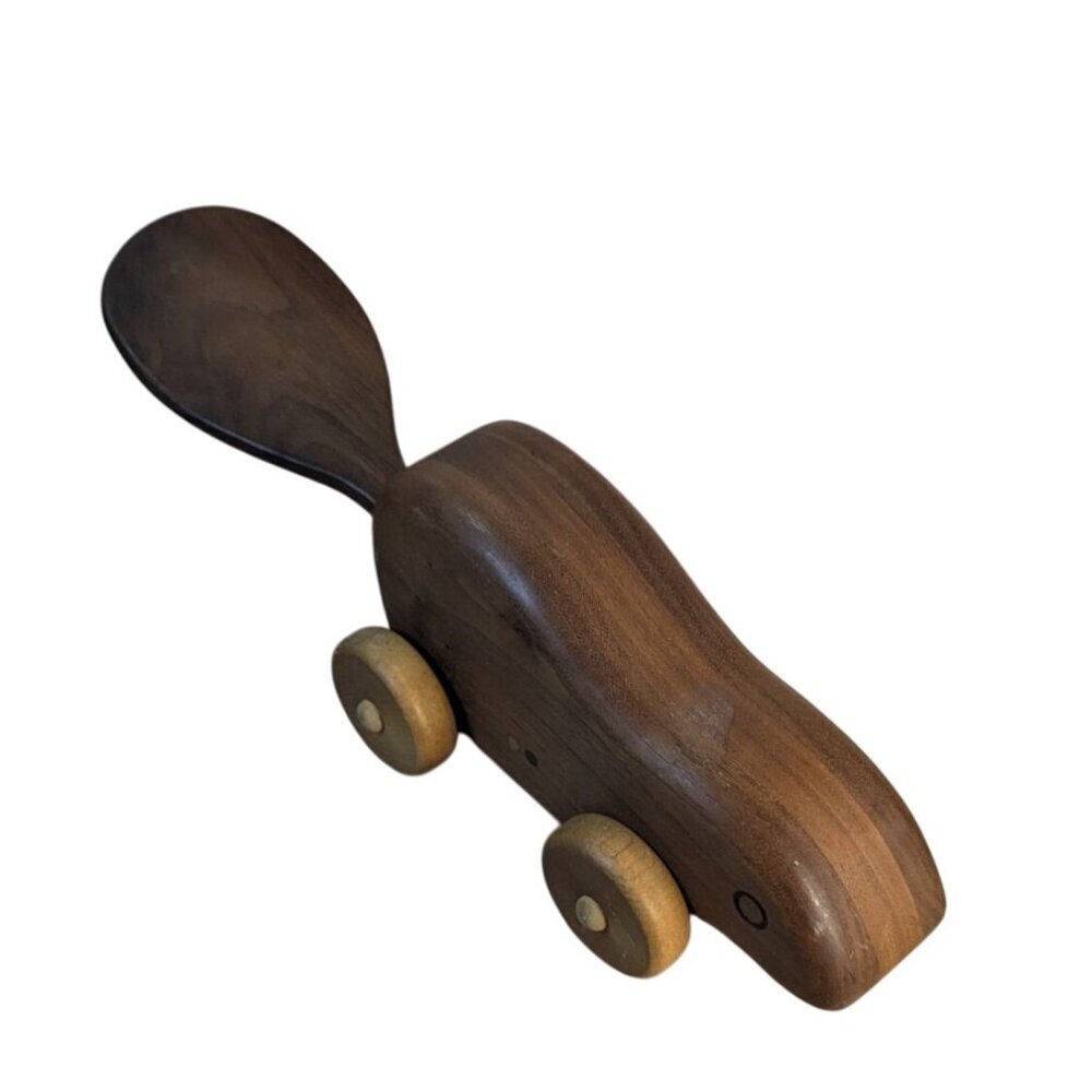 Handcrafted Wooden Beaver With Paddle Tail Wheels tail‎ moves